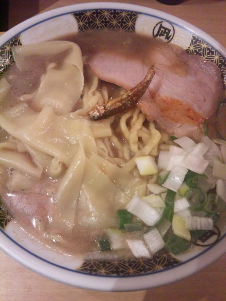 「すごい煮干ラーメン大盛850円」@すごい煮干ラーメン凪 新宿ゴールデン街店 別館の写真