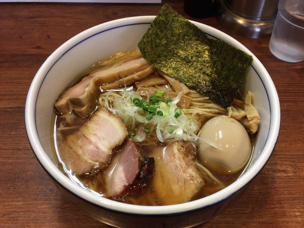 「醤油らーめん全部入り」@麺処 びぎ屋の写真