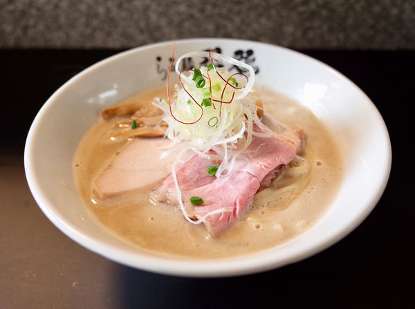 「鶏白湯そば…750円」@らぁ麺 飛鶏の写真