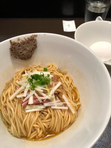 「限定 吉備黄金鶏の鶏油蕎麦 塩スープチョイス1000円 ガーリッ」@神保町黒須の写真