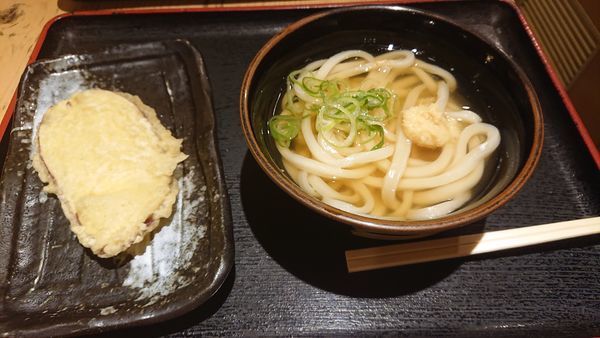 「あつかけ　３５０円 ＋さつまいも天」@讃岐うどん大使 水道橋麺通団の写真