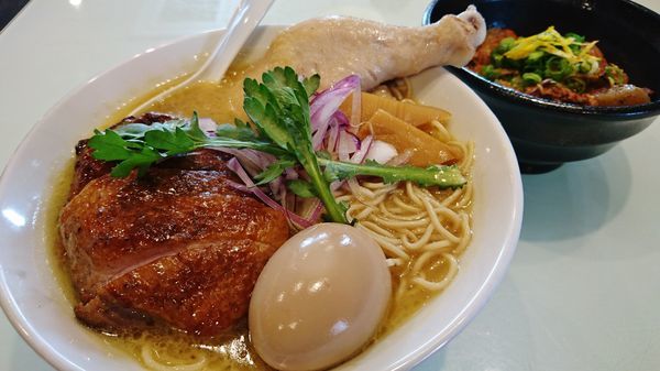 「肉の日限定/らーめん とりざんまい+鶏モツ煮込み丼」@らーめん 五ノ神精肉店 煮干し編の写真