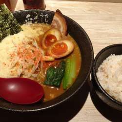 チーズカレーラーメン（880円）＋味玉＋麦ごはん小