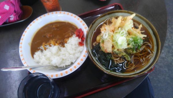 「かき揚げそば四百三十円　いなり七十円」@そば処 あさひの写真