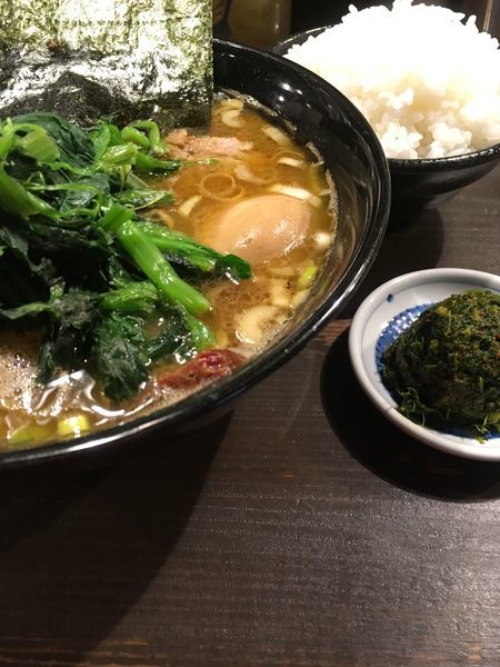 「ラーメン並にほうれん草」@家系ラーメン クックらの写真