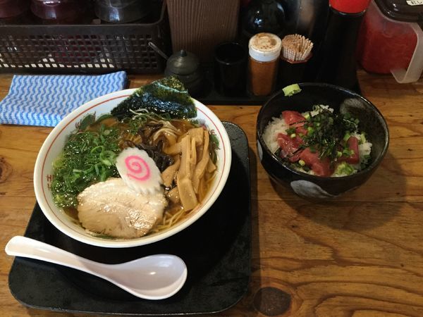 「醤油ラーメン＋マグロ丼(¥700+250)」@らーめん 一空の写真