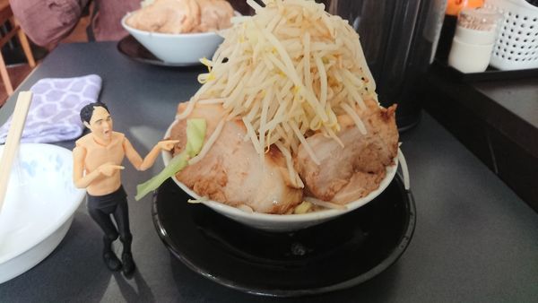 「極太麺900円+ﾁｬｰｼｭｰ１枚150円」@麺屋 とん嬉の写真