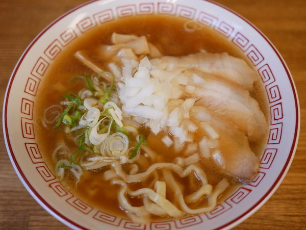 「蔵出し醤油ラーメン 極太ちぢれ麺＋玉ねぎ＋コーヒー」@喜多方食堂 浅草本店の写真