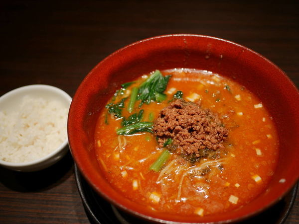 「金ゴマ汁あり担担麺 麺硬め＋サービスライス2杯＋サービス正式」@想吃担担面 ユニモール店の写真