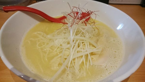 「濃厚鶏白湯そば 大(780円)+鶏そぼろごはん(100円)」@麺屋 汁久の写真