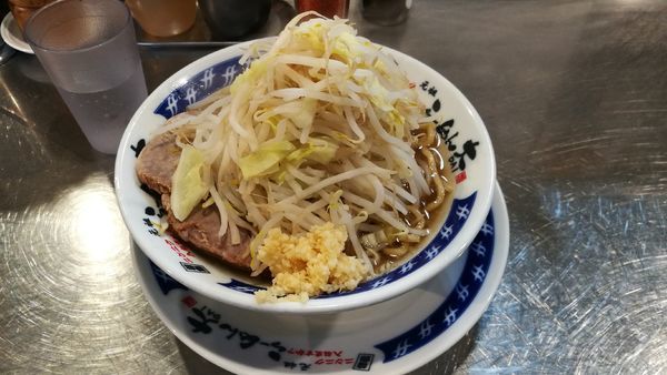 「らーめん 700円 野菜増 にんにく」@ラーメン大 下高井戸店の写真