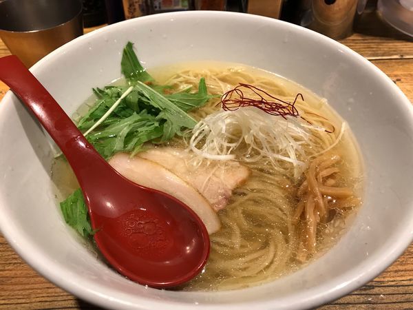 「香彩鶏だし塩ラーメン」@麺屋 翔 西新宿本店の写真