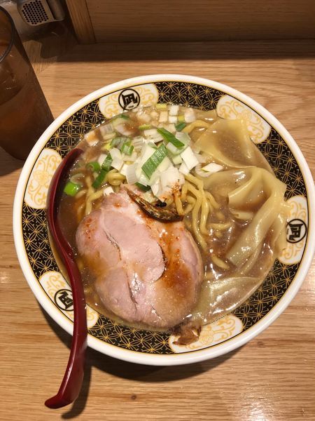 「すごい煮干ラーメン、ラーメン・中850円」@すごい煮干ラーメン凪 池袋西口店の写真