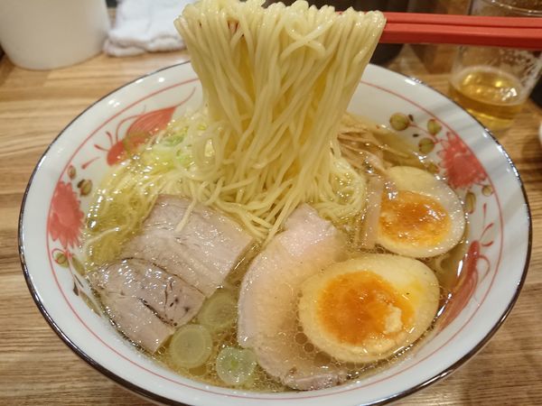 「【限定】鶏塩らーめん850円＋味玉100円＋ビール」@くじら食堂 nonowa東小金井店の写真