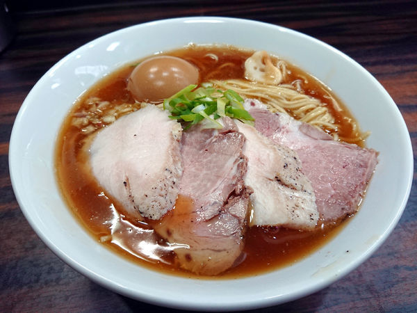 「アジ煮干中華そば(秋)+肉増し+固ゆで玉子」@中華そば 梟の写真