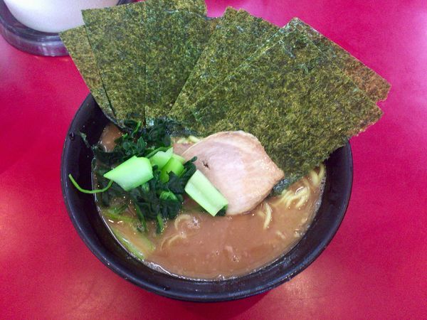「ラーメンあぶら少なめ＋のり」@杉田家 千葉祐光店の写真