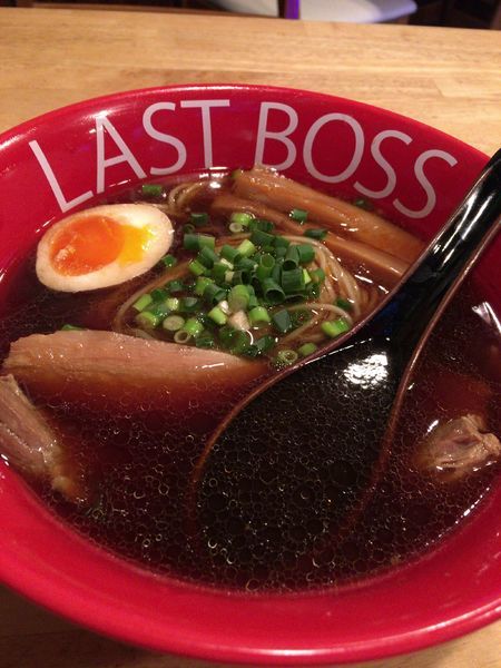 「流星正油ラーメン７５０円（麺少なめの値引込み）」@つけめん ラスト・ボス 練馬本店の写真
