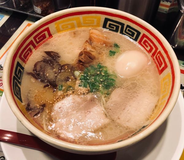 「じゃんがら角肉・半熟玉子（固め￥1000）」@九州じゃんがら 銀座店の写真