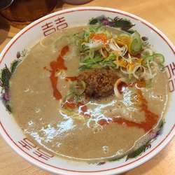 博多拉担麺 600円　（替玉100円・クーポン）