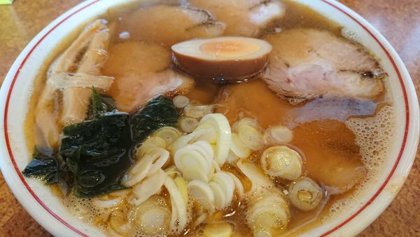 「煮干しチャーシュー麺」@ラーメン・ホルモン焼肉育元の写真