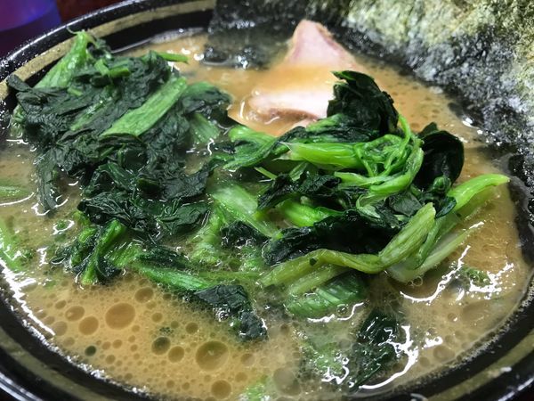 「ラーメン+青菜」@家系ラーメン 王道家の写真