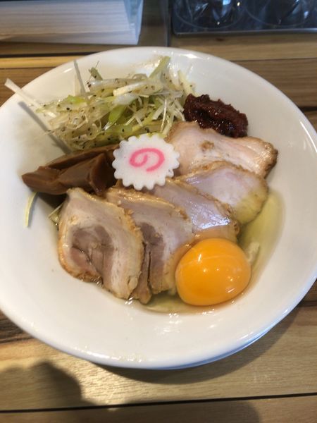 「トロ豚油そば」@土浦麺処 龍乃舞の写真