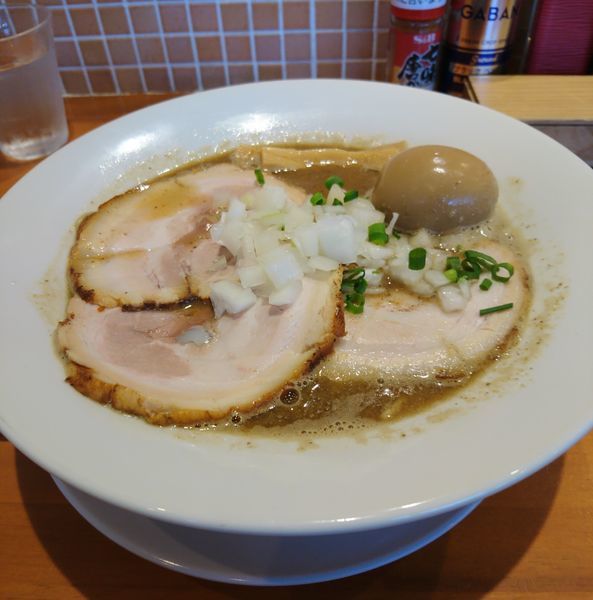 「チャーシュー煮干そば大盛 味玉」@らーめんキッチン いいづかの写真