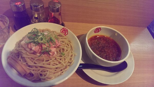 「醤油肉汁つけ麺、旨辛」@百年本舗 秋葉原総本店の写真