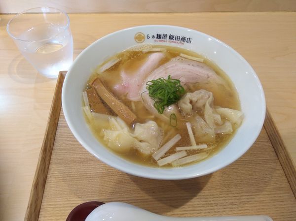 「わんたん入り煮干しらぁ麺」@飯田商店 湯河原本店の写真