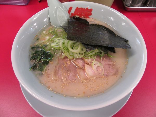 「塩チャーシュー麺（８７０円）」@ラーメン山岡家 牛久店の写真