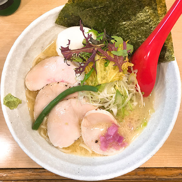 「特選盛 鶏骨塩らぁ麺」@らーめん 桑嶋の写真