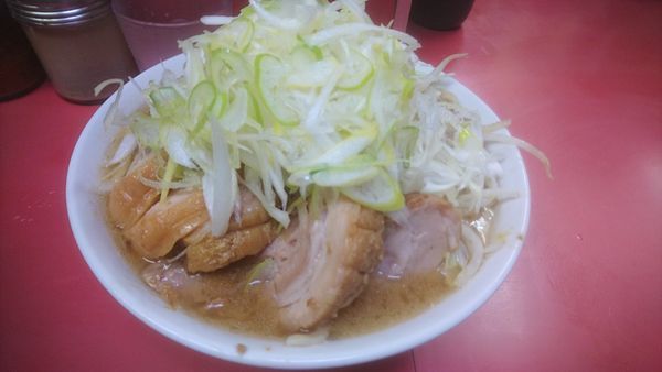 「小豚+ネギ」@ラーメン二郎 桜台駅前店の写真