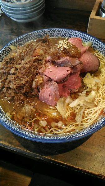 「牛そば（大）牛煮込みローストビーフ合盛り」@ぐるまん野州男の写真