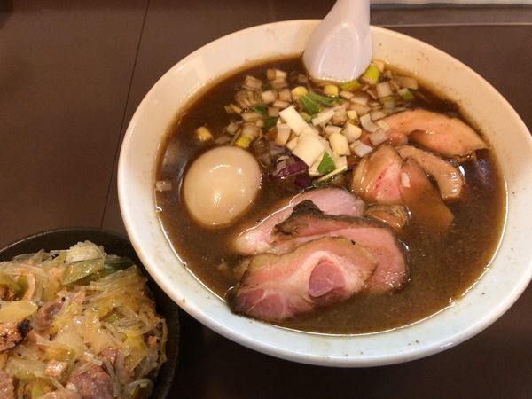 「こく醤油 + 本日の特製 + 本日のごはん」@鶏こく中華 すず喜の写真