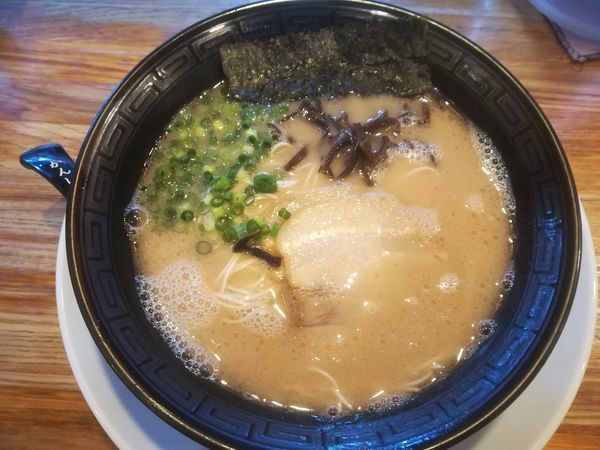 「博多ラーメン＋替玉」@二代目 白神の写真