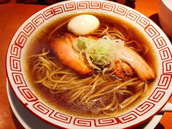 「潮醤油ラーメン&サザエのおこわセット1000円」@食堂酒場 Graciaの写真