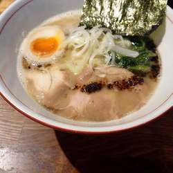 芳醇魚介鶏白湯らーめん