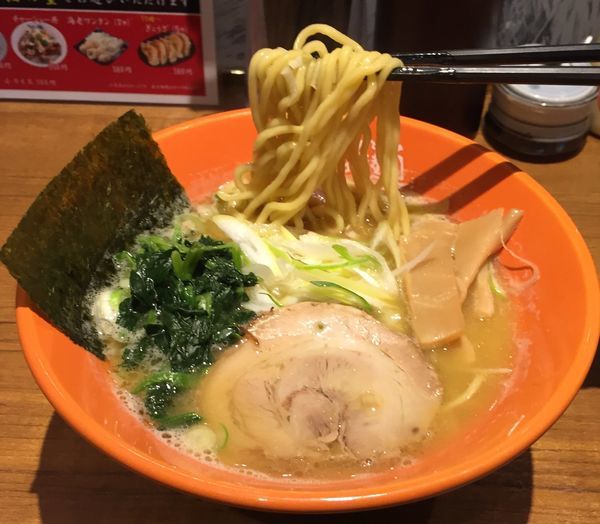 「濃厚醤油らーめん800円」@とと麺 耕の写真