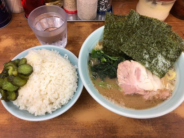「チャーシュー麺 850円 ライス大 無料」@横浜ラーメン 武蔵家 船橋店の写真