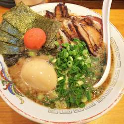 とんこつ全部(細麺)￥910