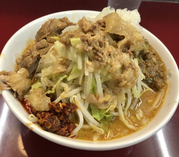 「味噌ラーメン ＋たまねぎ、四周年のキーマカレー」@ジラフの写真