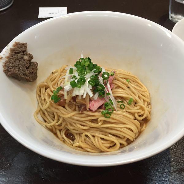 「限定 鷄油蕎麦温玉添え＋ガーリックペッパー和え玉」@神保町黒須の写真