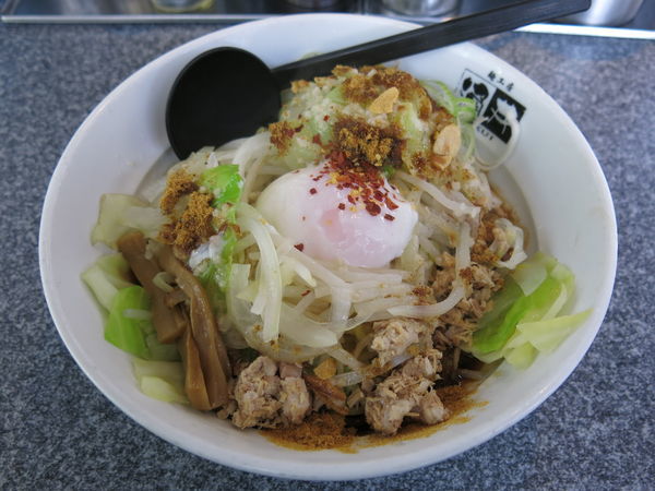 「大人の油そば：900円」@らーめん涌井の写真