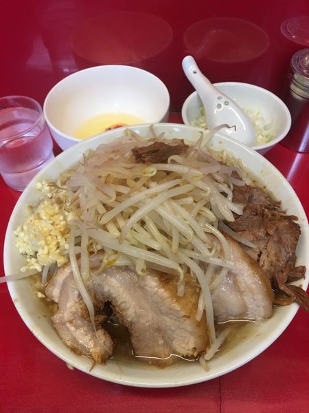 「ラーメン小豚野菜ニンニク辛め白ネギ生卵」@ラーメン二郎 西台駅前店の写真