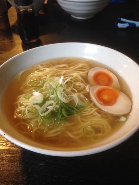 「朝ラーメン塩味+味玉（600円）」@中華そばつけそば 千思萬考の写真