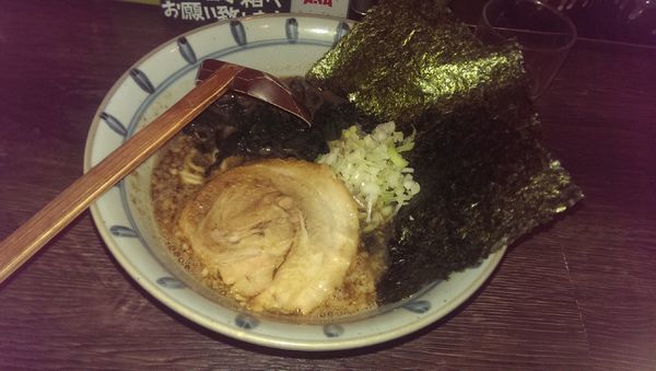「豚骨魚介らーめん、替え玉二玉（平打麺）」@らーめん たつ屋の写真