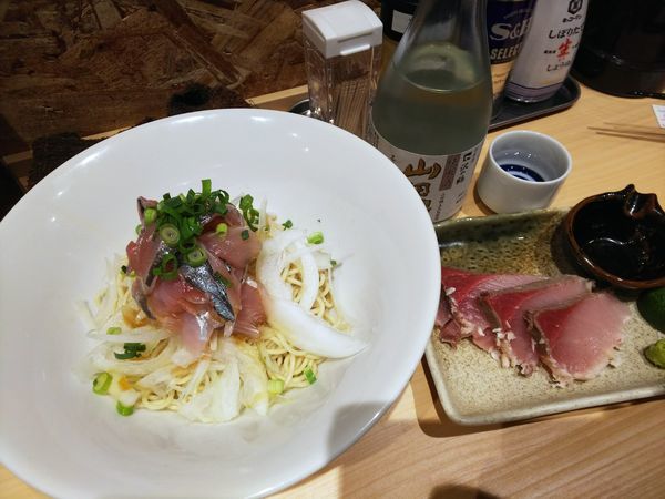 「【限定】鯵そば＋ぶり刺＋日本酒　430＋400＋α円」@寿製麺 よしかわ 西台駅前店の写真