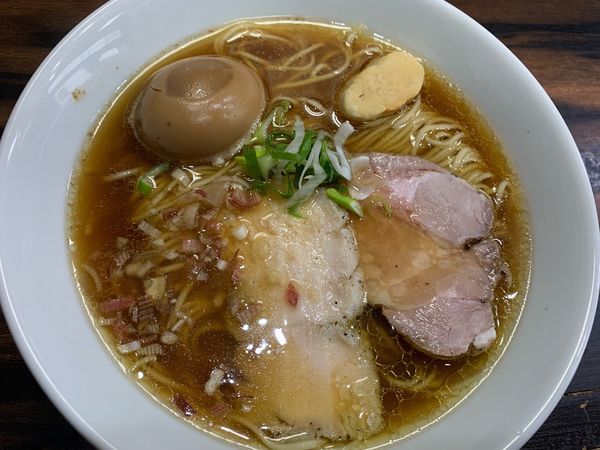 「アジ煮干中華そば750円、懐かしの固茹で玉子100円」@中華そば 梟の写真