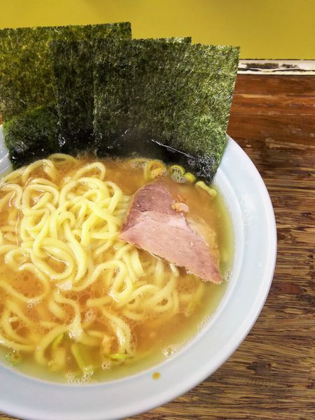 「ラーメン￥700＋ライス(小)￥100」@まこと家の写真