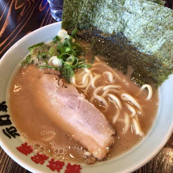 「ラーメン＋ウーロン茶」@横浜家系元町家の写真